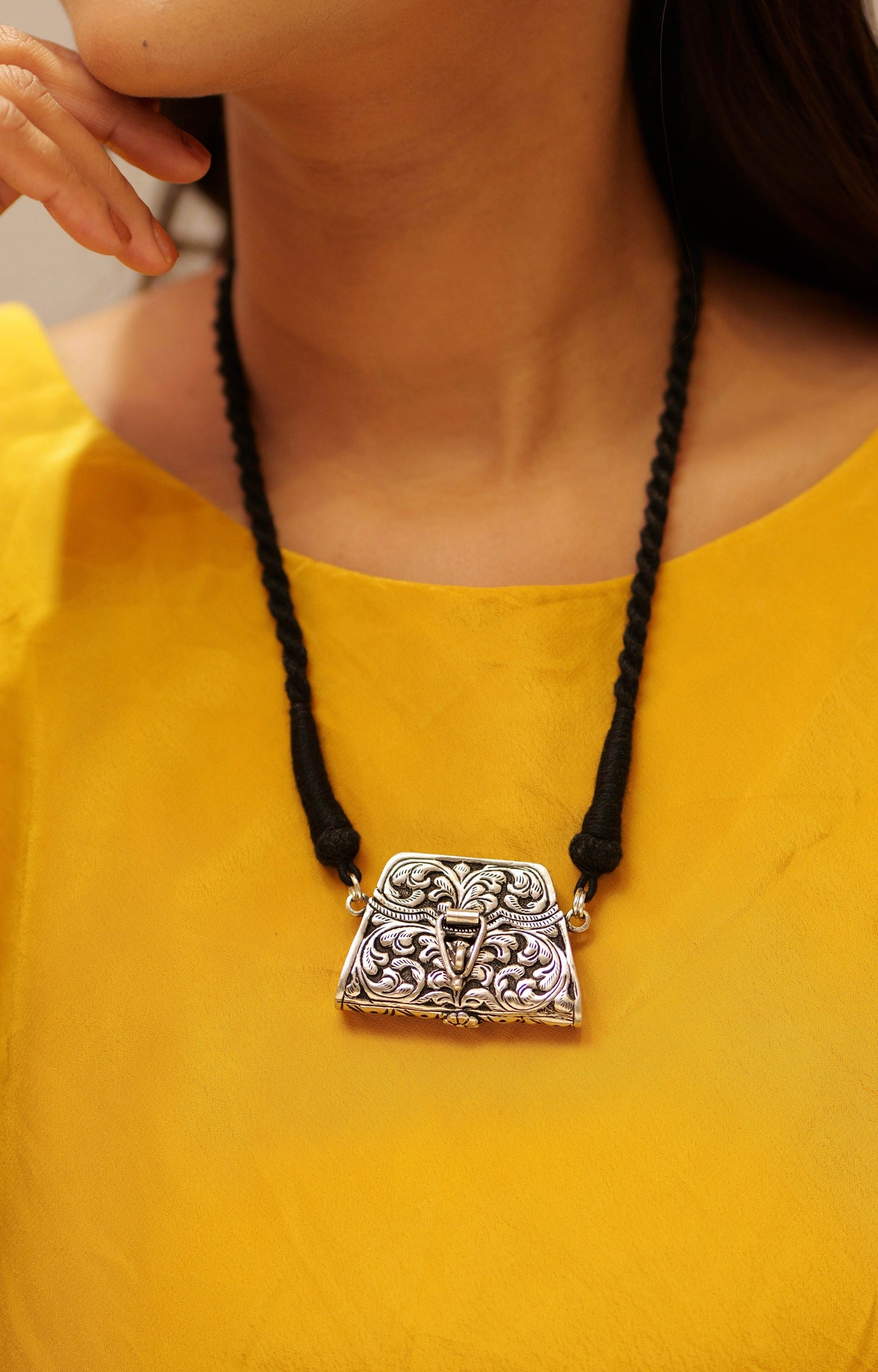 Aadhya Timeless Chitai Purse Necklace (Black Dori)
