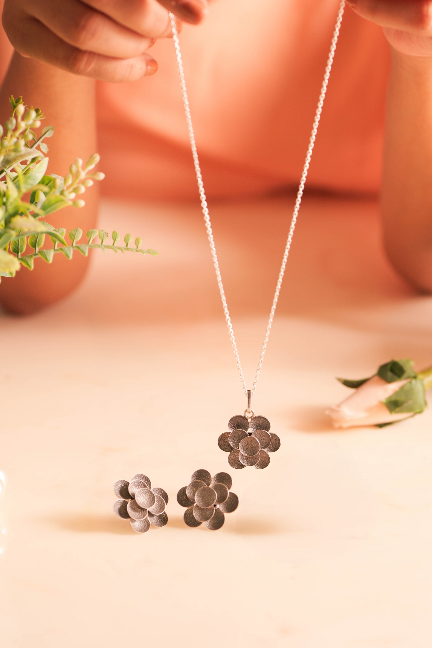 Ruh Embossed Flower Necklace Set