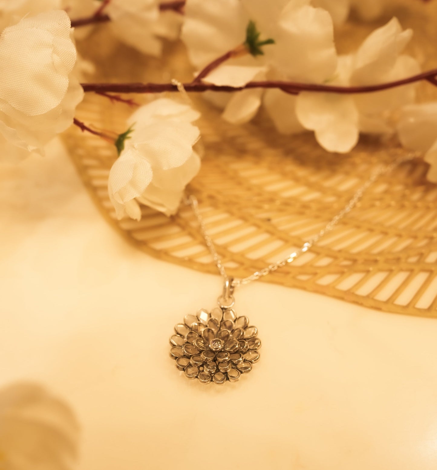 Lustre Flower Twinkling Pendant