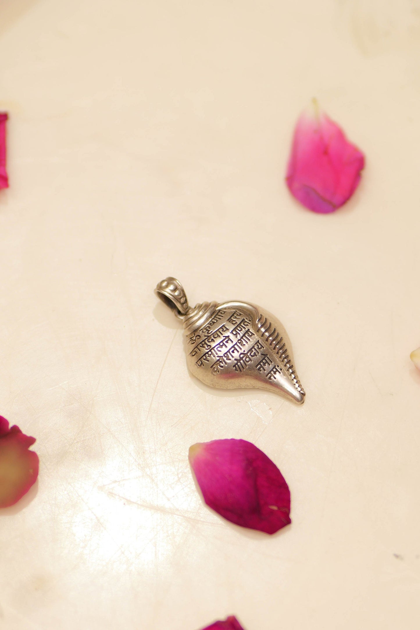Shri Krishna Vasudevaya Shankha Pendant