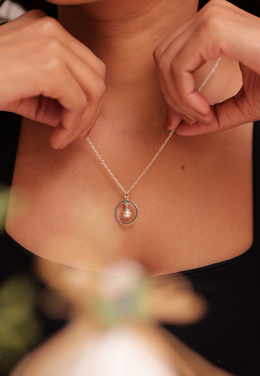 Aadhya Pearl Halo Necklace