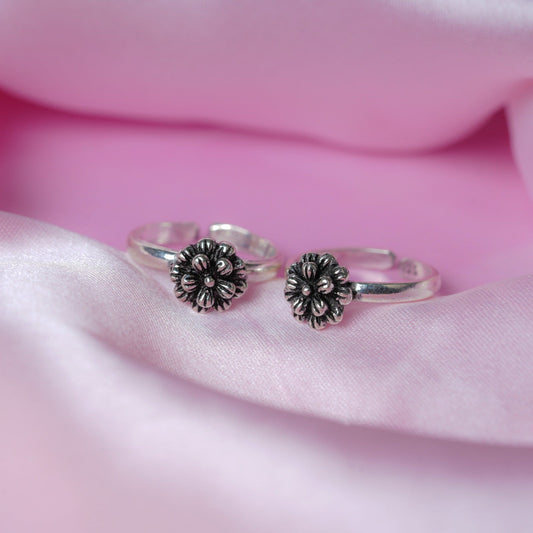 Mishi Flower Layered Toe Ring