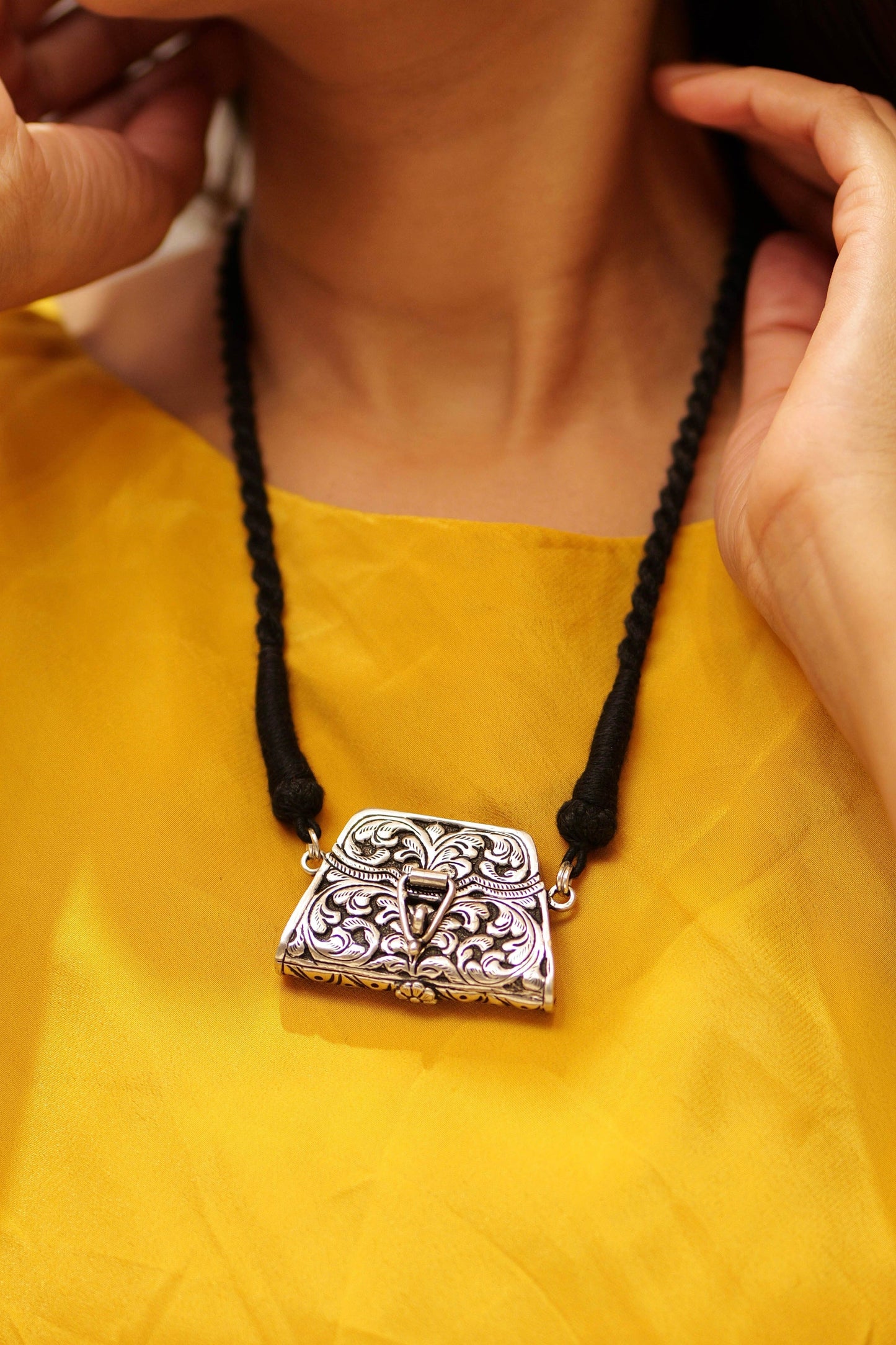 Aadhya Timeless Chitai Purse Necklace (Black Dori)