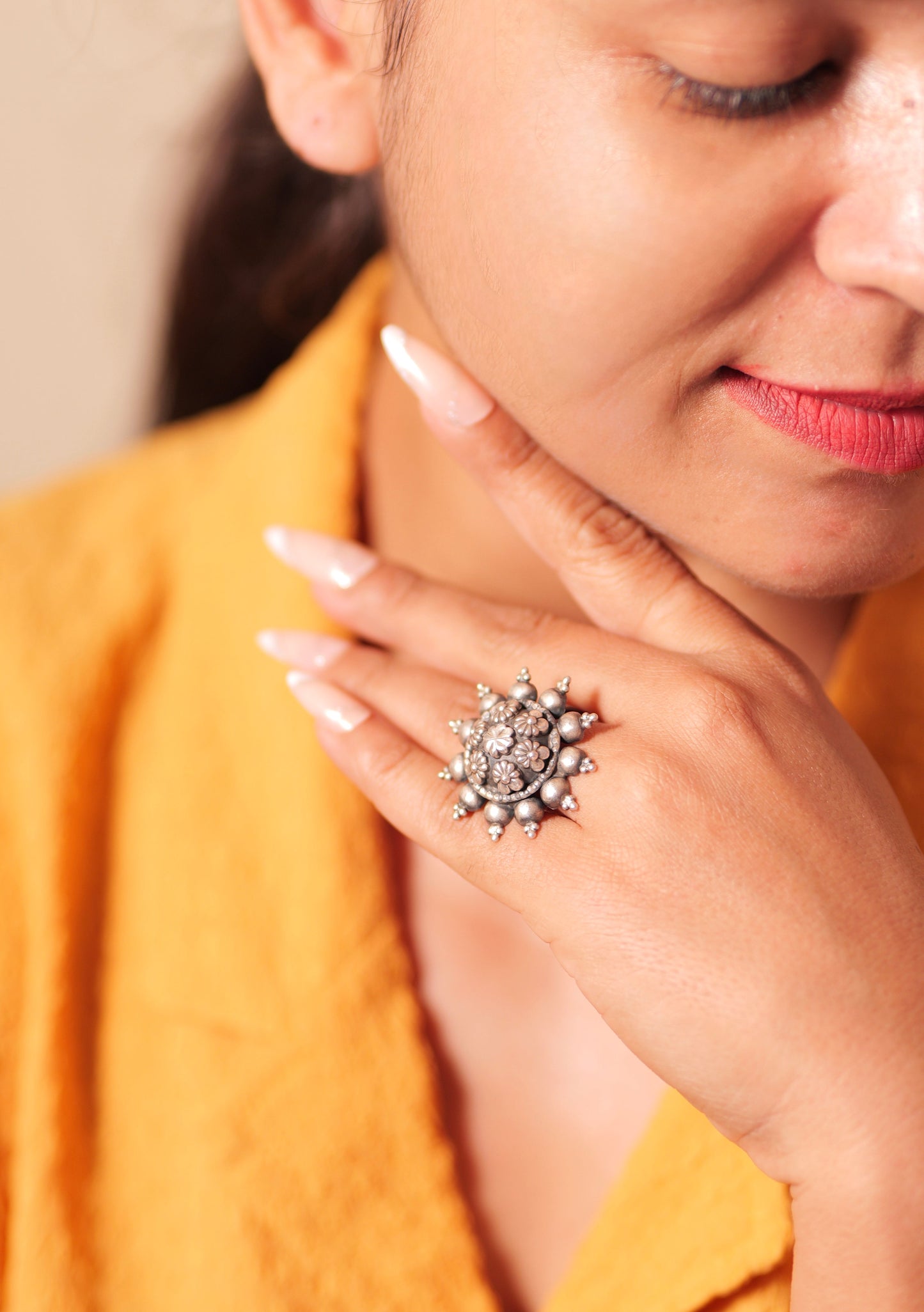 Mishi Flower Detailing Embossed Ring