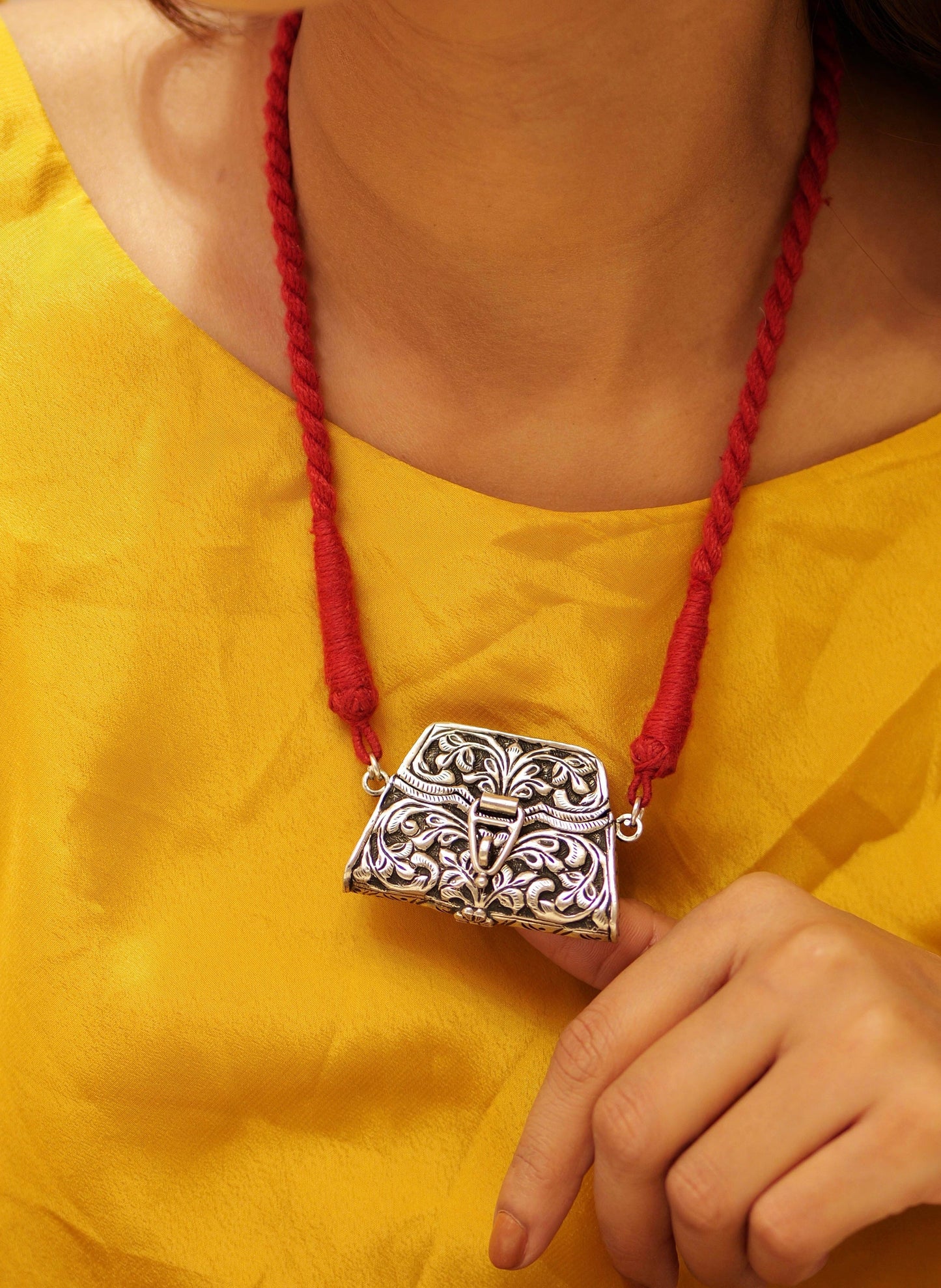 Aadhya Timeless Chitai Purse Necklace (Maroon Dori)