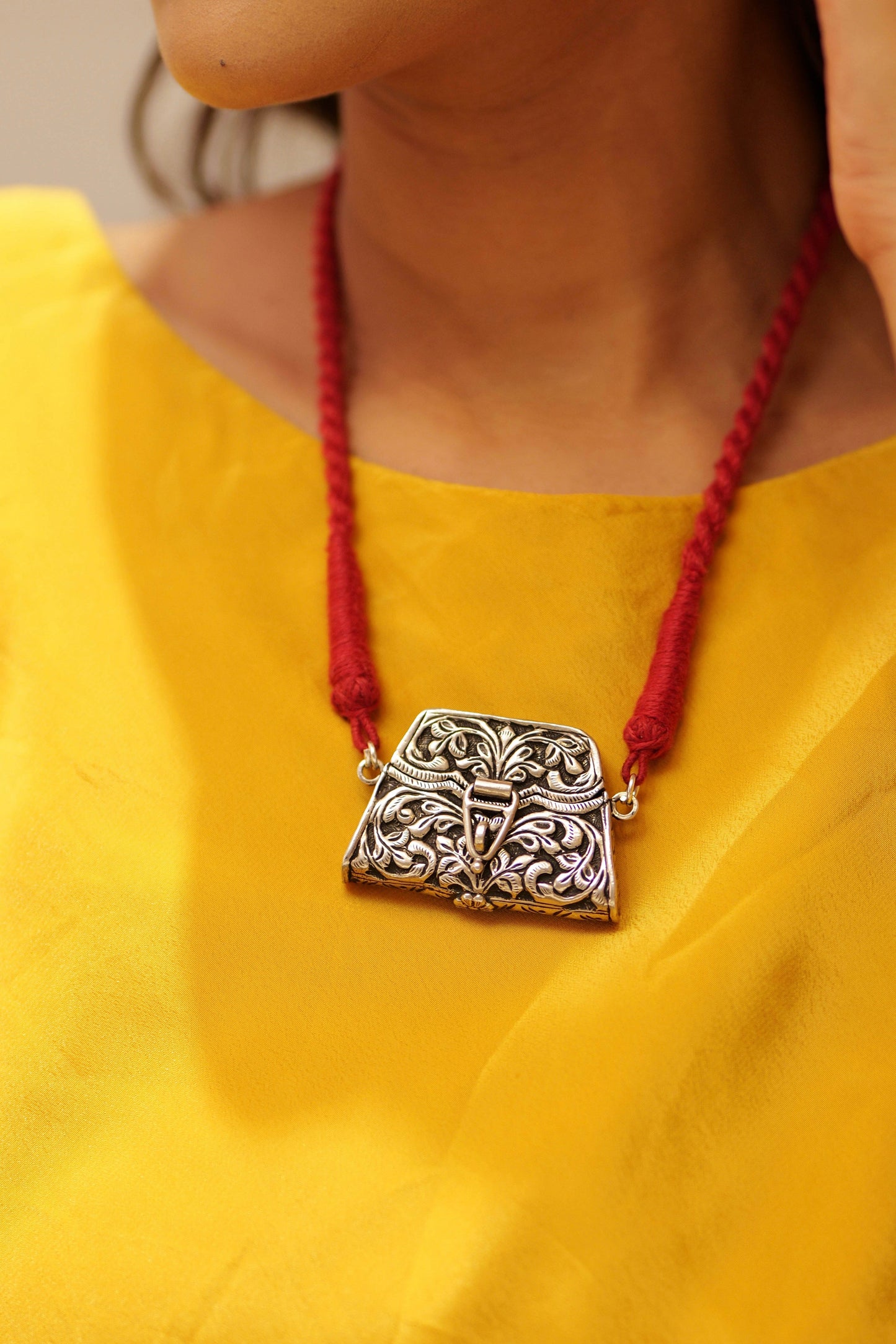 Aadhya Timeless Chitai Purse Necklace (Maroon Dori)