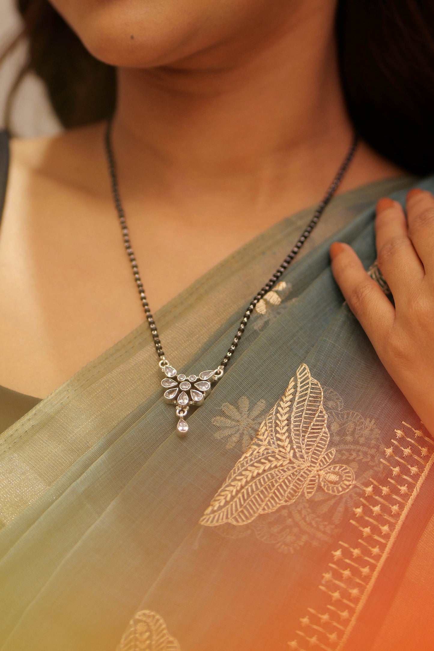 Anokhi Jadau Petal Drop Mangalsutra