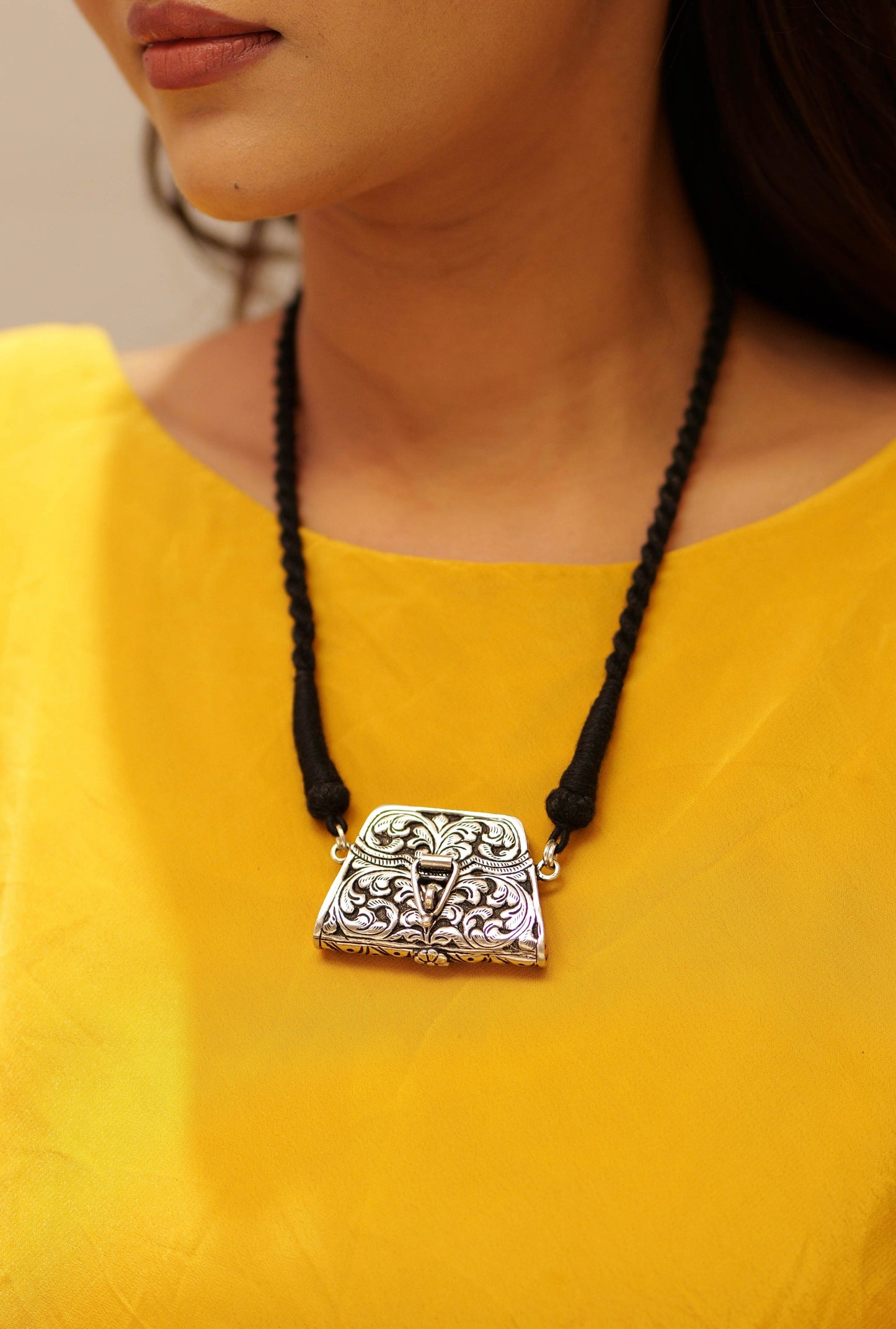 Aadhya Timeless Chitai Purse Necklace (Black Dori)