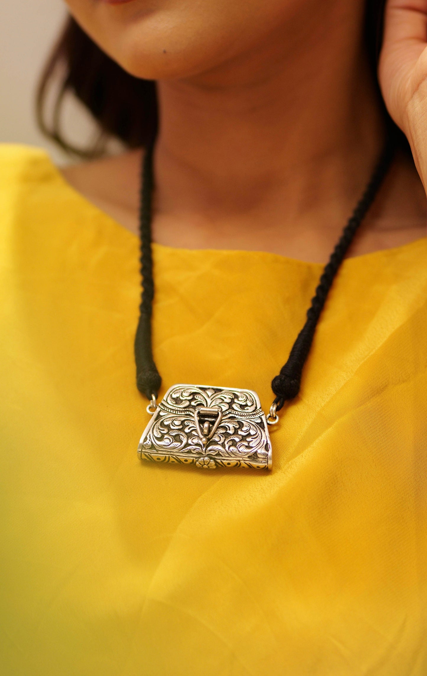 Aadhya Timeless Chitai Purse Necklace (Black Dori)