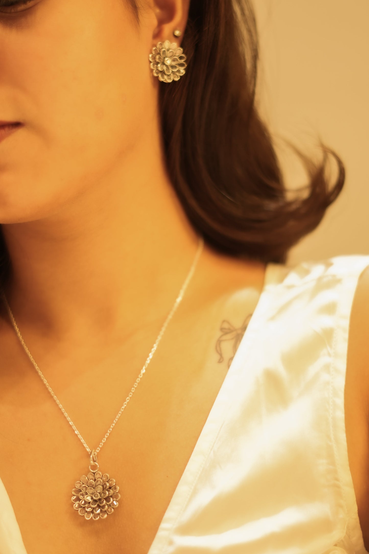 Lustre Flower Twinkling Necklace Ring Set