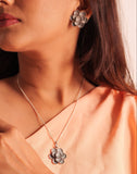 Ruh Embossed Flower Necklace Set