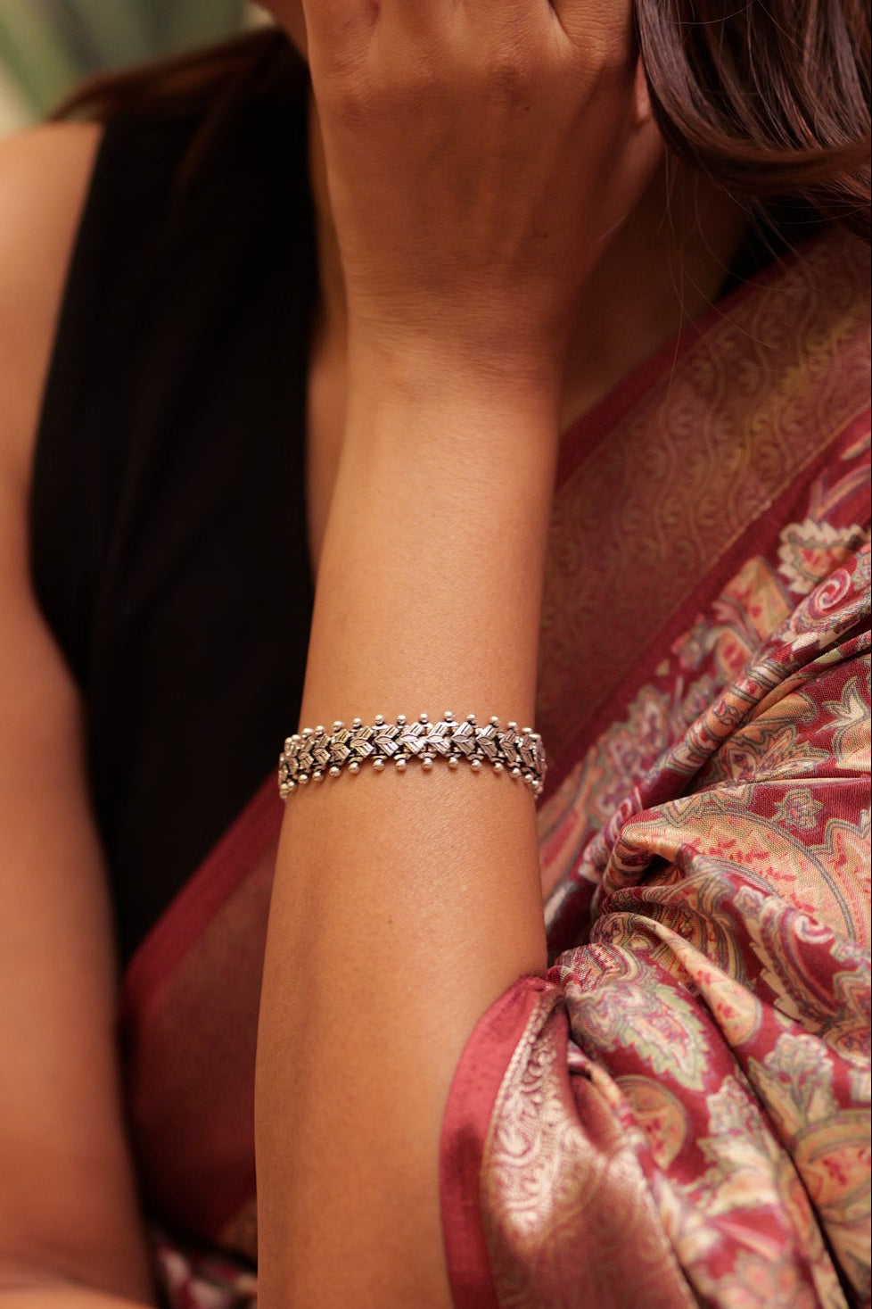 Anaya Timeless Line Arrow Bracelet