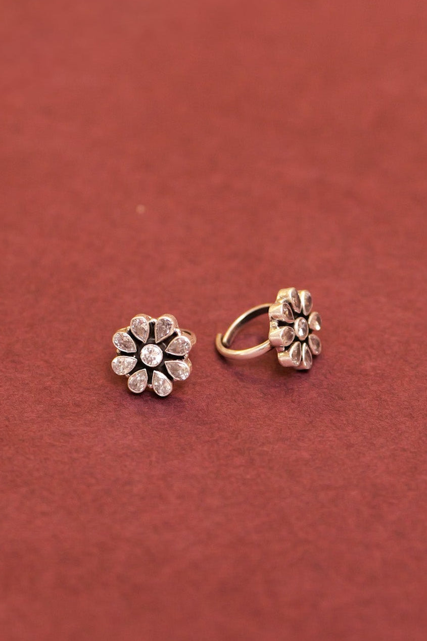 Mishi Intricate Flower Toe Ring