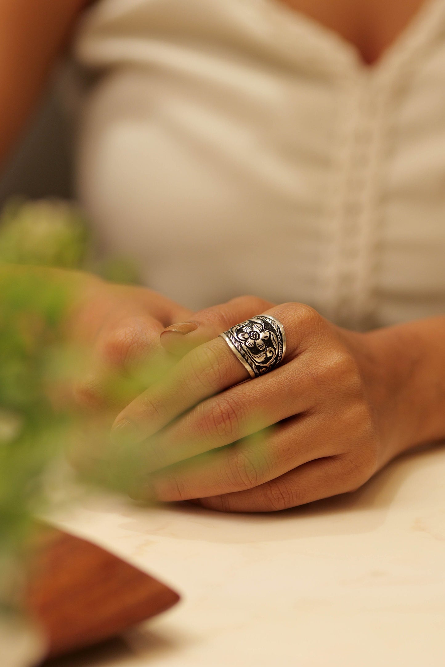 Anokhi Floral Engraved Band Ring