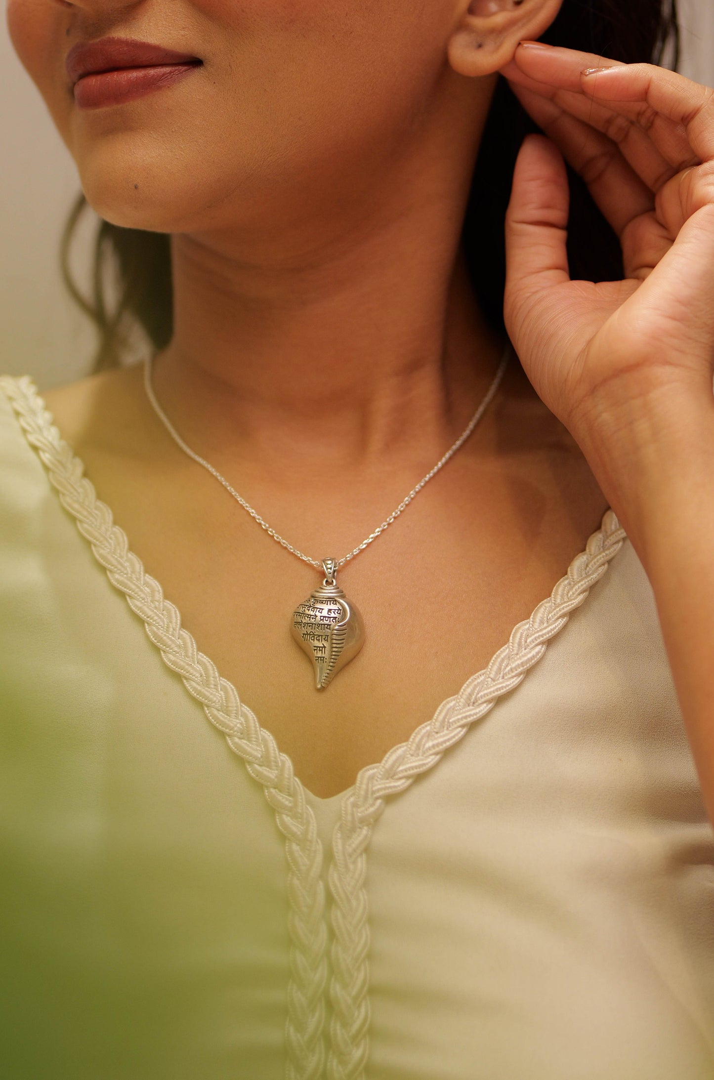 Shri Krishna Vasudevaya Shankha Necklace