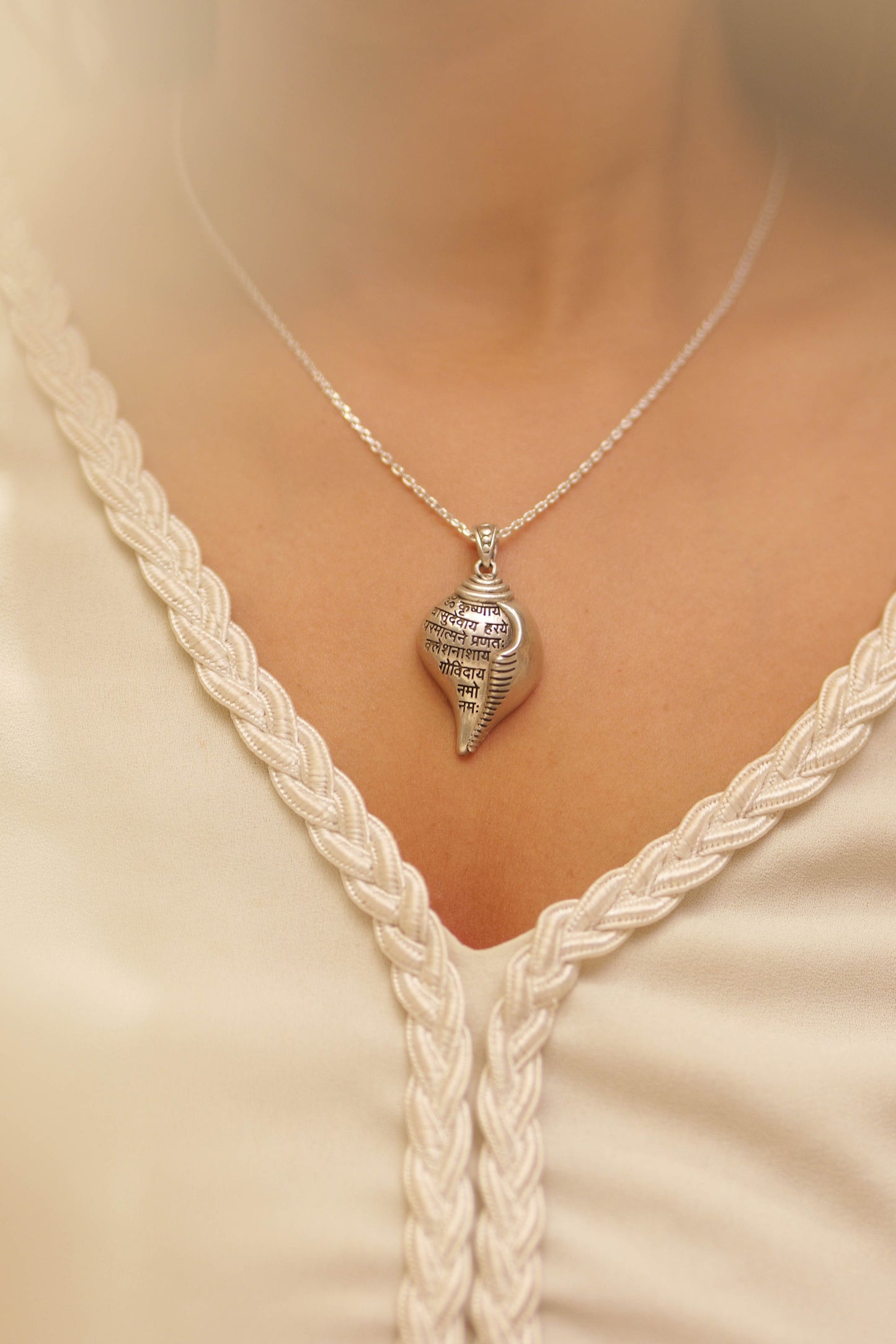 Shri Krishna Vasudevaya Shankha Pendant