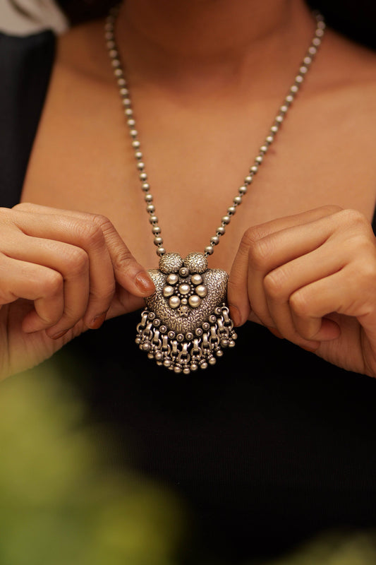 Anokhi Textured Daana Fringe Necklace