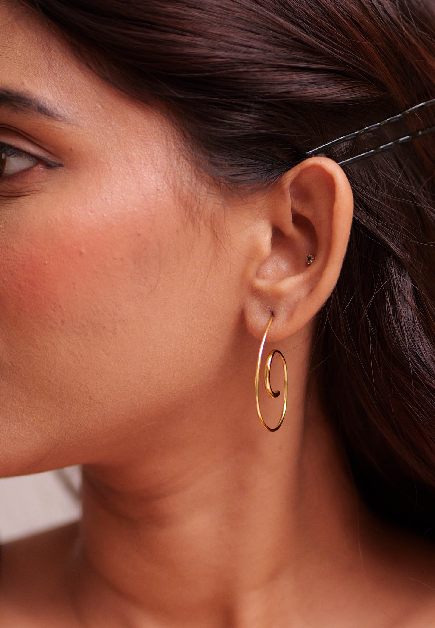 Aadhya Swirl Hoop Earrings