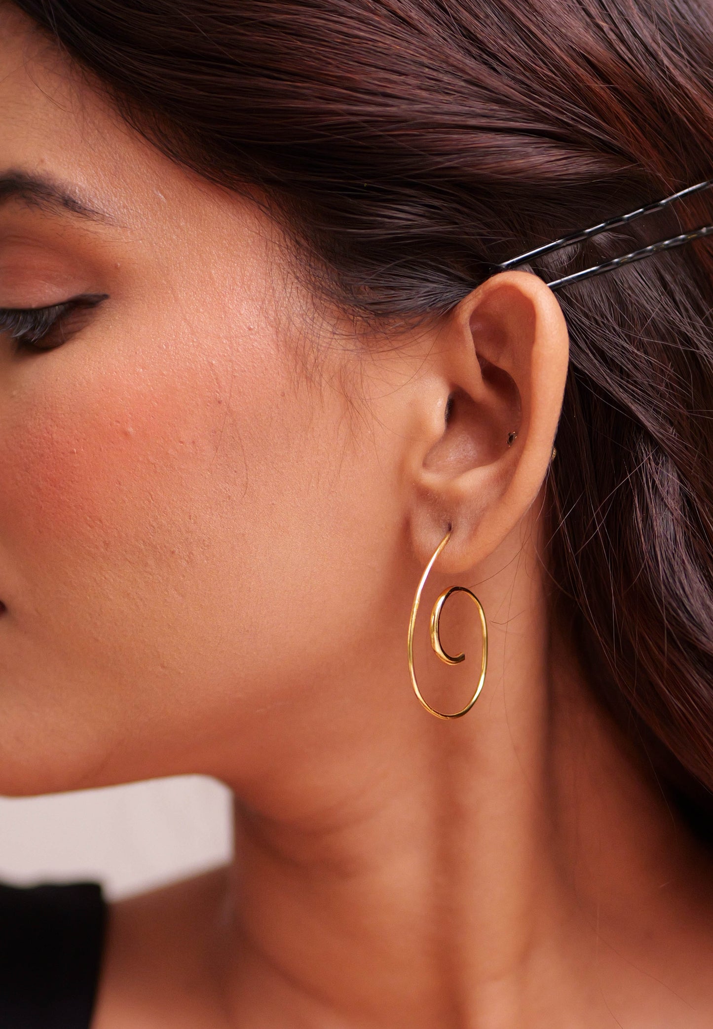 Aadhya Swirl Hoop Earrings