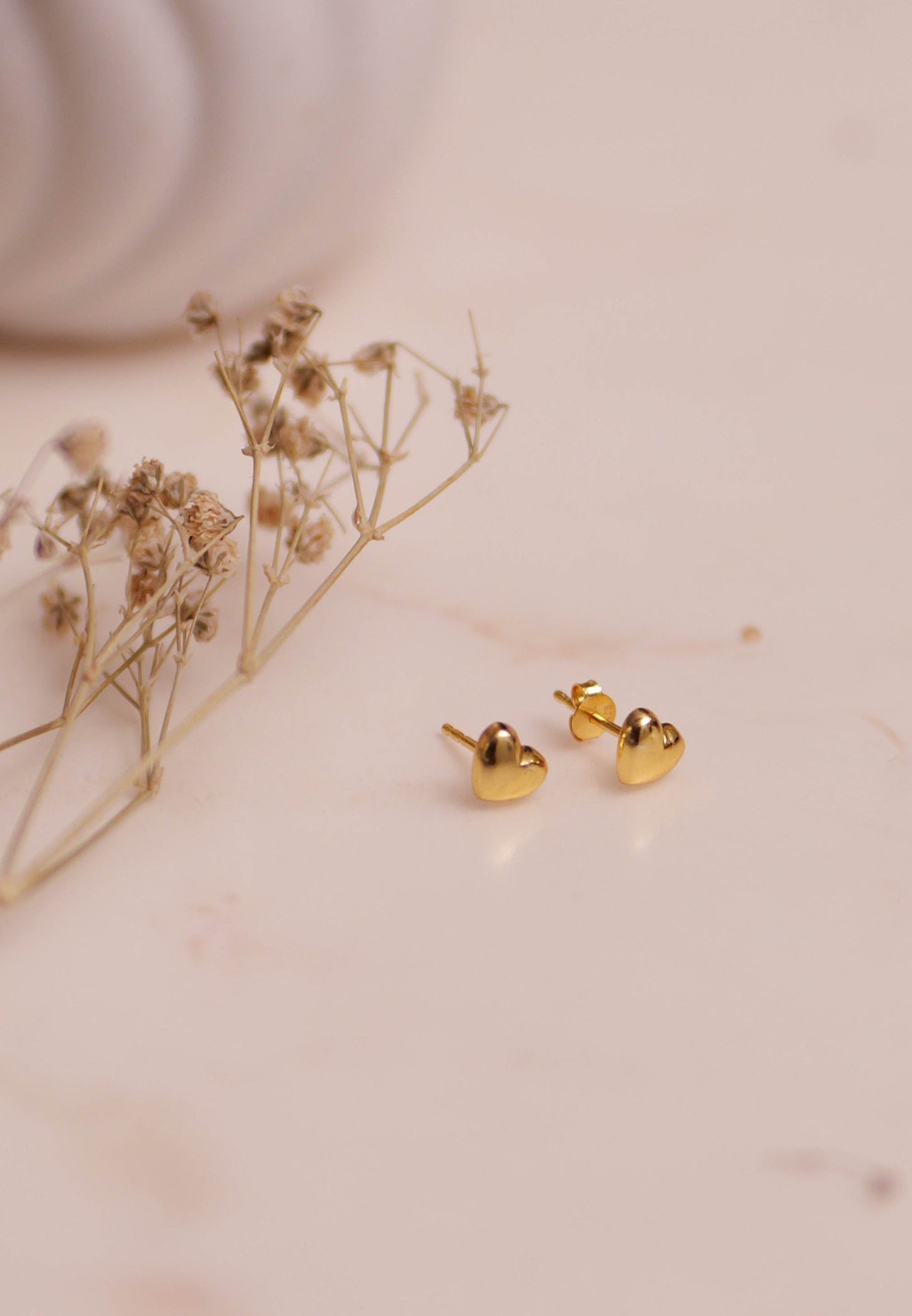 Mishi Heart Glow Studs