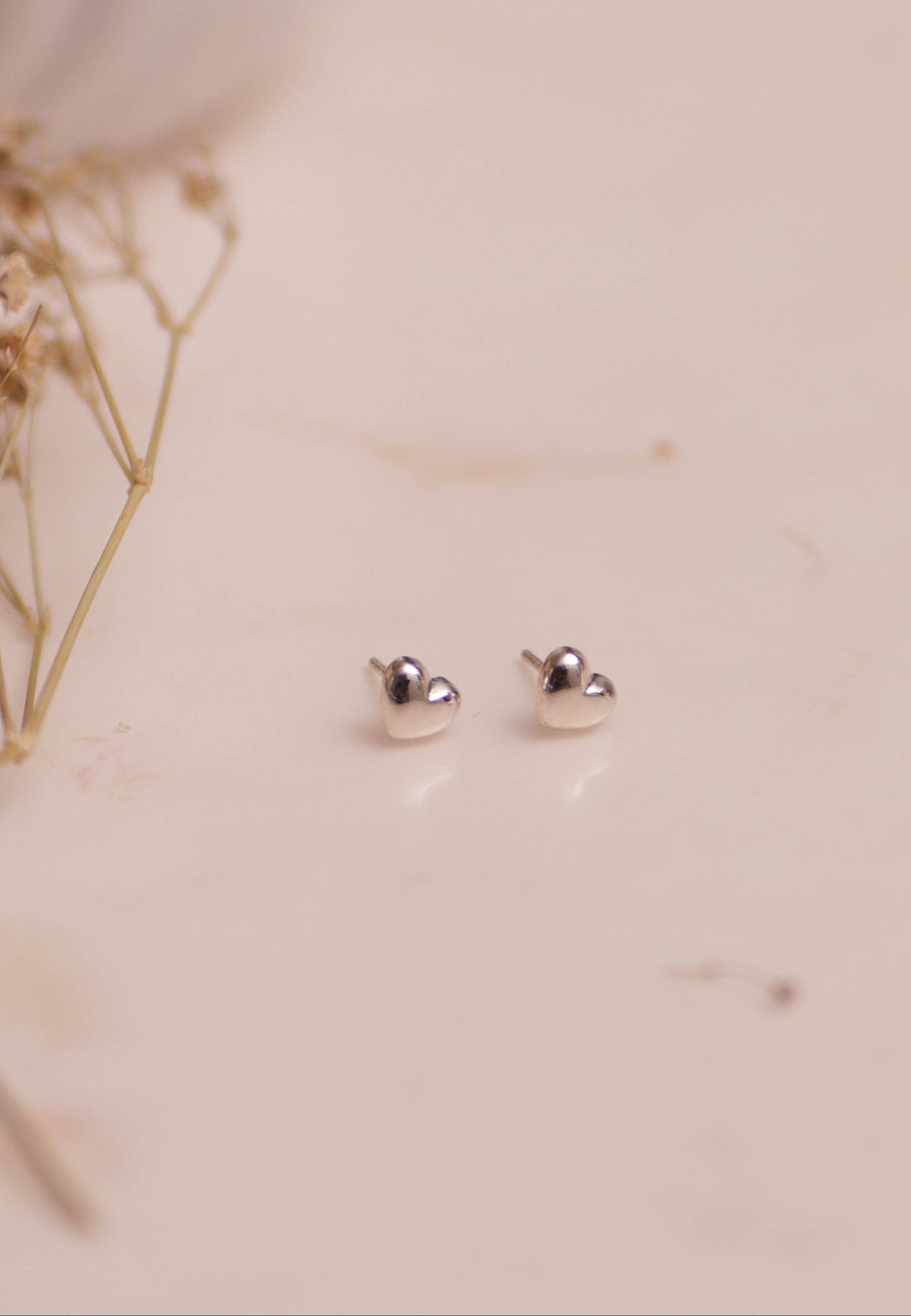 Mishi Heart Glow Studs
