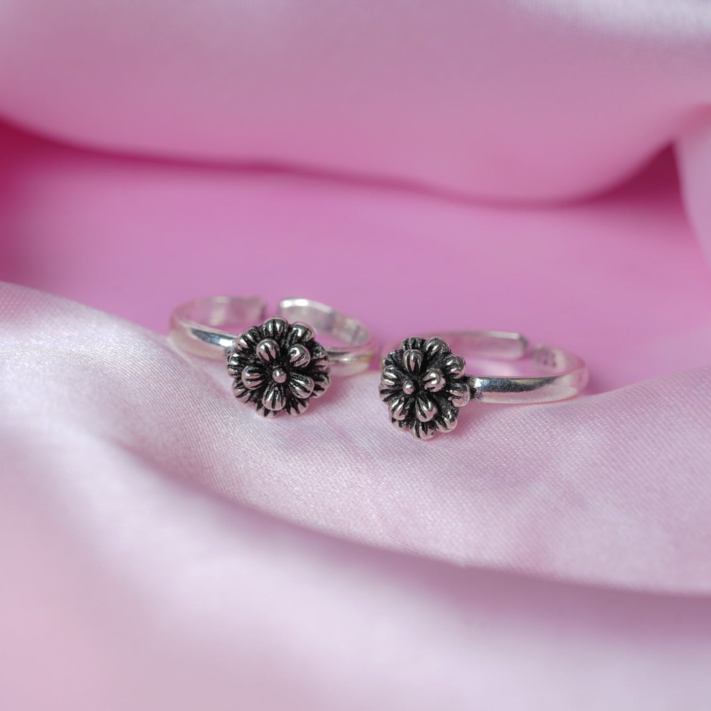 Mishi Flower Layered Toe Ring